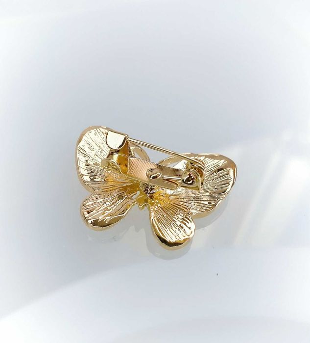 Broszka złoty motyl cyrkonie
