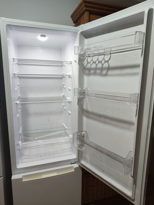 Frigorífico Combinado KUNFT (180 cm - 262 L - Branco) - Como Nova