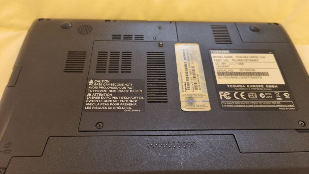 Toshiba NB500 com carregador - usado