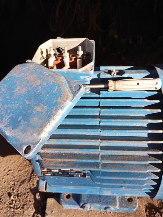 Продам электродвигатель 7.5 кВт