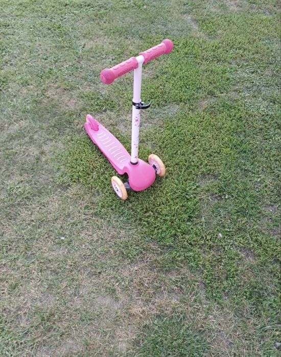 Fotelik rowerowy oraz hulajnoga dla dziewczynki(odbior osobisty)