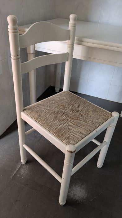 Mesa de cozinha e cadeiras