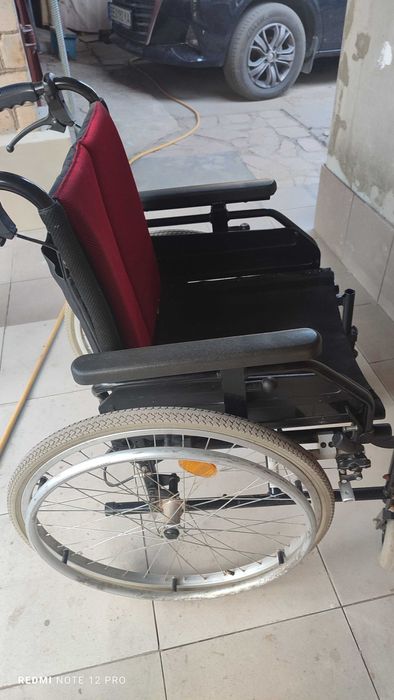 Коляска инвалидная без подножек с дополнительн. тормозом для помощника