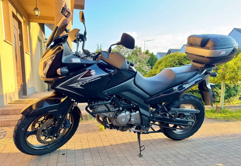 Suzuki V-STROM Suzuki V-Strom DL650 2009 – turystyczny enduro w świetnym stanie