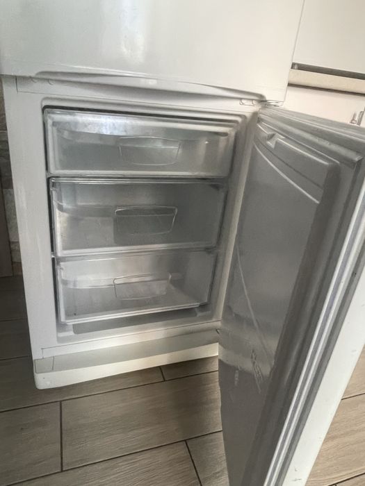 Холодильник б/в Indesit
