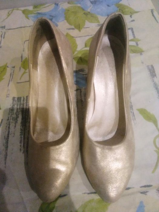 Buty damskie na obcasie Skorpion r 38