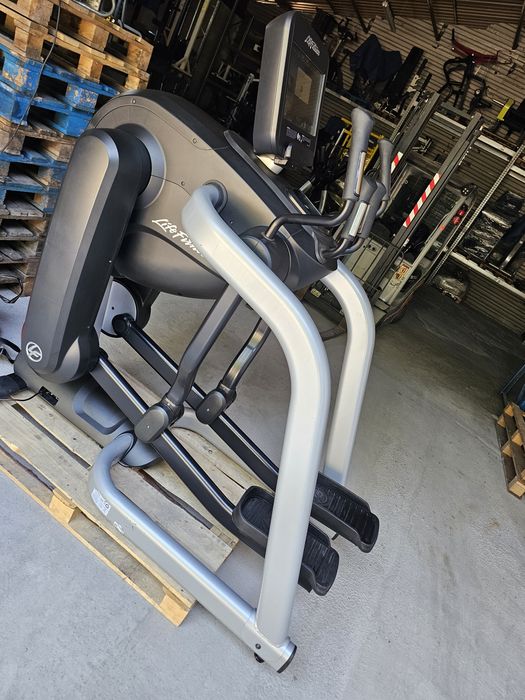 Life Fitness Flexstrider z Discover SE orbitrek Eliptyk