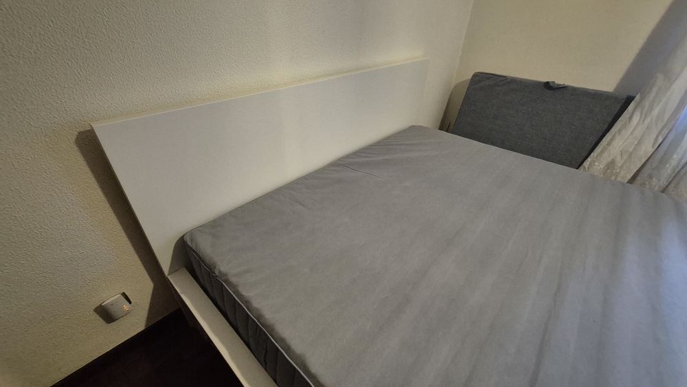 Cama casal grande + colchão