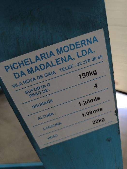 Escadote de Madeira Maciça – Robusto / Uso doméstico 4 Degraus