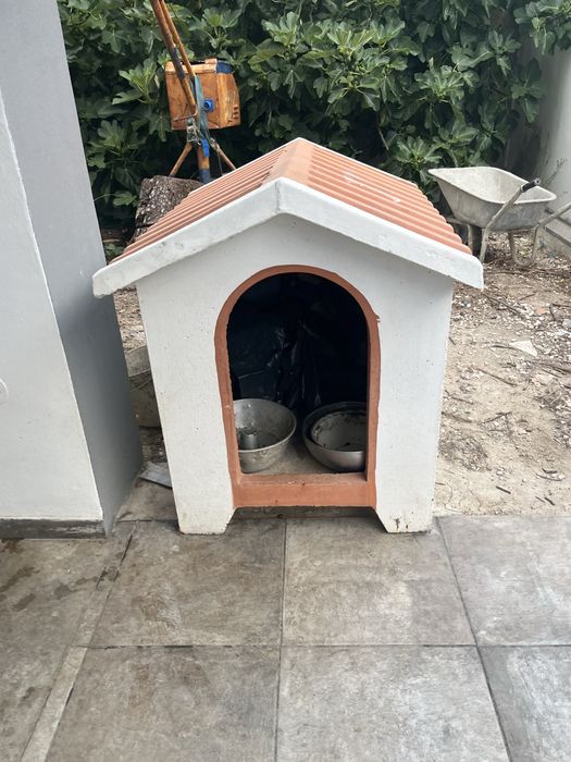 Casota para cão de grande porte (Betao)