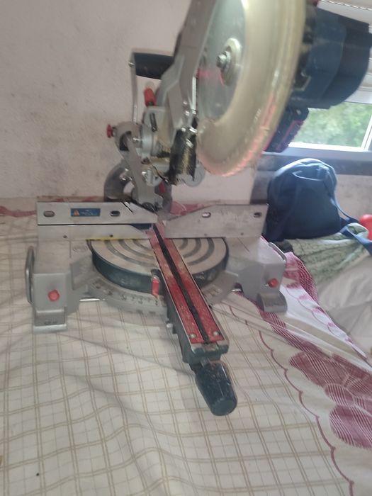 Bosch GCM 18V-216 Professional.