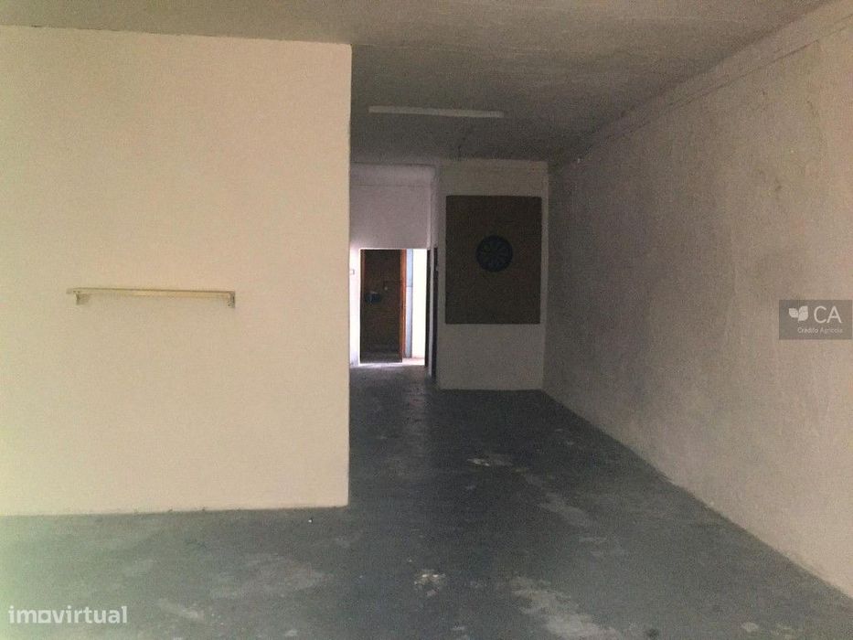 Loja para venda com 330m², situada em Cunheira, concelho de Alter d...