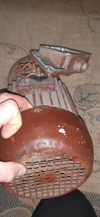 Продам асинхронный двигатель