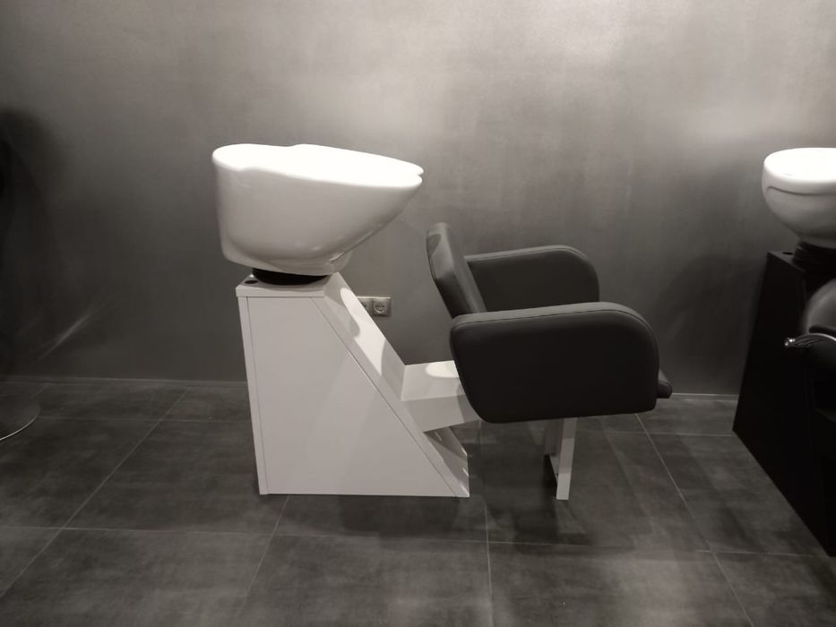 Станина металева до перукарської мийки з кріслом