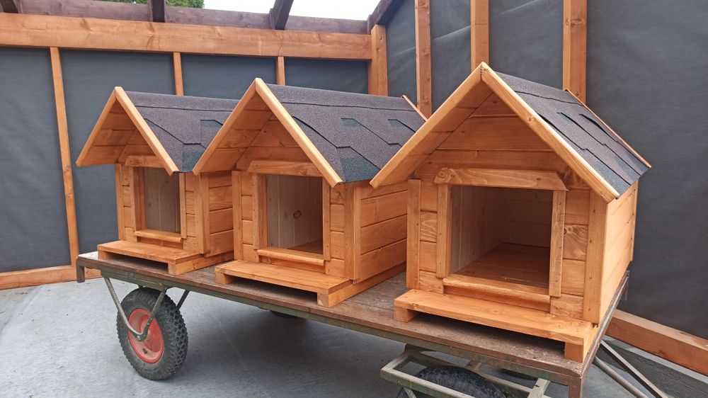 Buda dla psa ocieplana solidna Producent