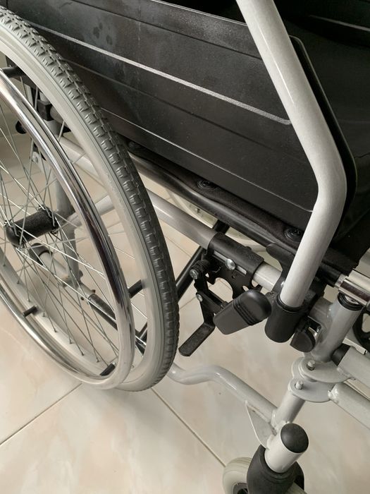 Cadeira de rodas Biort c/ almofada