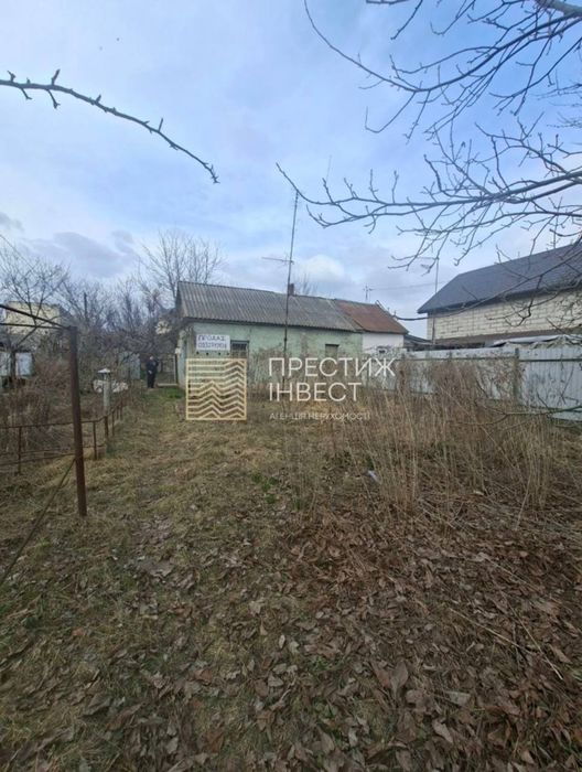 Продаж половини будинку на 5 сотках землі