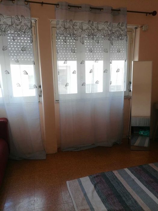 Quarto para arrendar no Barreiro