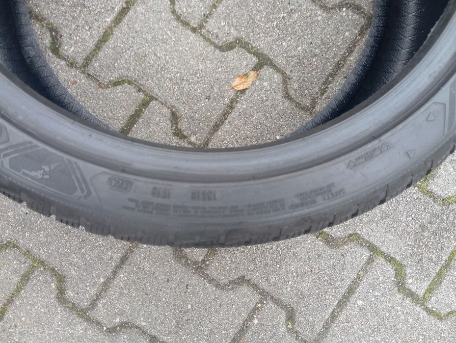 1szt zimówka Goodyear UGP 235/40/19 95V rok 2024