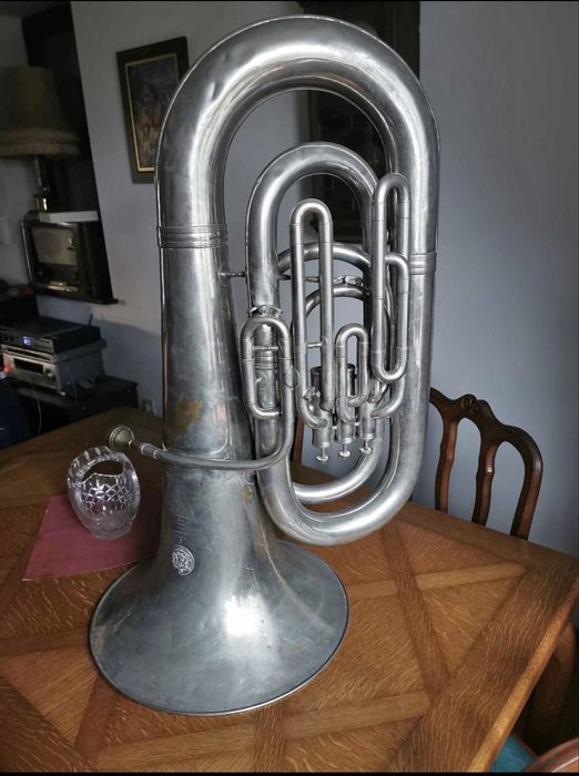 Tuba Milllon Bruxeles