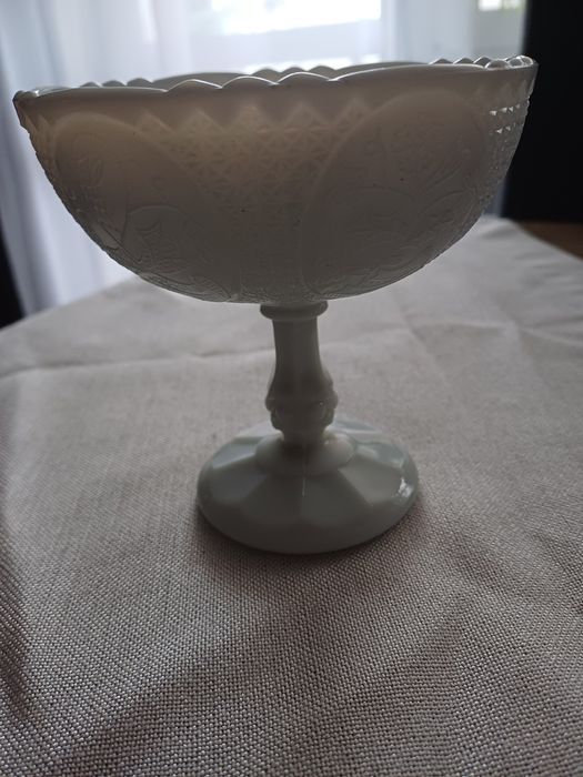 Pucharek lattimo Medaliony