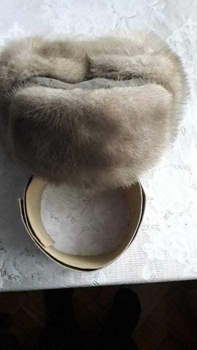 Продаються шапки норкові