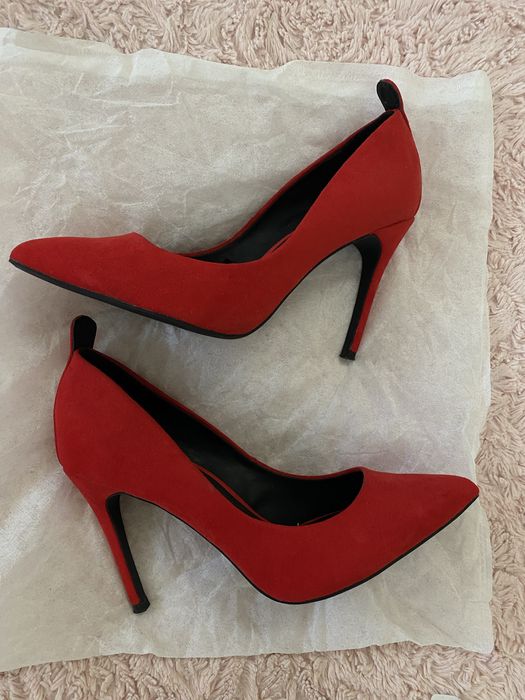 Sapatos Breskha vermelhos salto alto