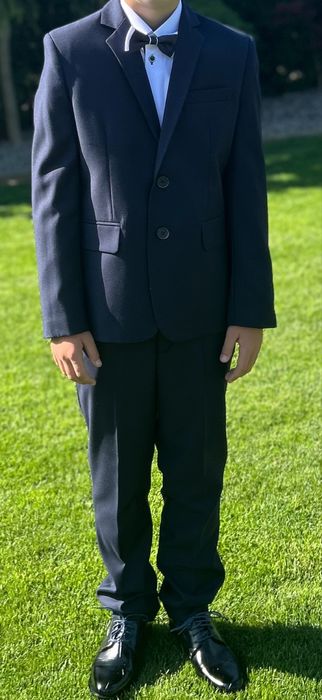 Sprzedam garnitur komunijny 146