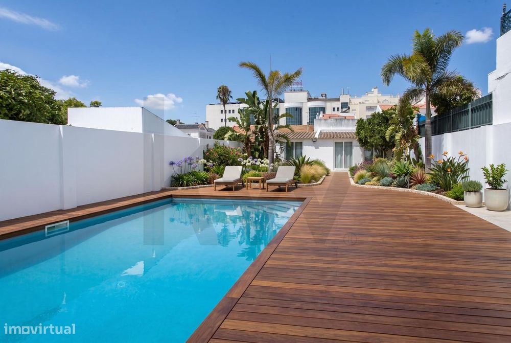 Moradia T6 com Piscina, Anexos e Garagem | Elegância Rústica com Confo