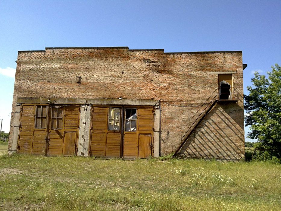 Продається виробниче приміщення 1370 кв.м з землею у власності 1,30га!