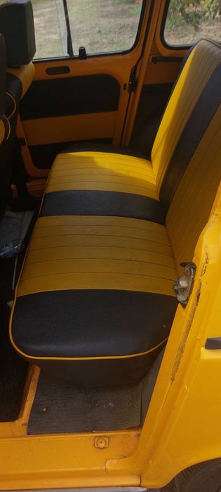 Renault 4 GTL -- 3750€ -- 1988 -- caixa 5 velocidades, motor musculado. Aceito retoma de moto 4 de marca japonesa, com acertos da minha parte.