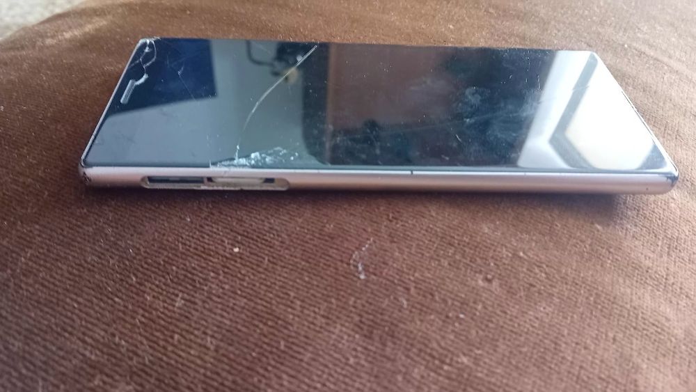 Sprzedam Sony Xperia 10. Telefon na czesci.