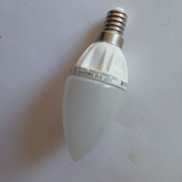 Żarówki tradycyjne reflektor, żarowe oraz Led świeca- 7 szt.