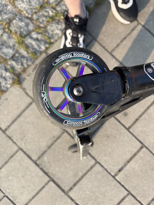 Hulajnoga wyczynowa Longway Summit Trick Scooter (Black/Neochrome)