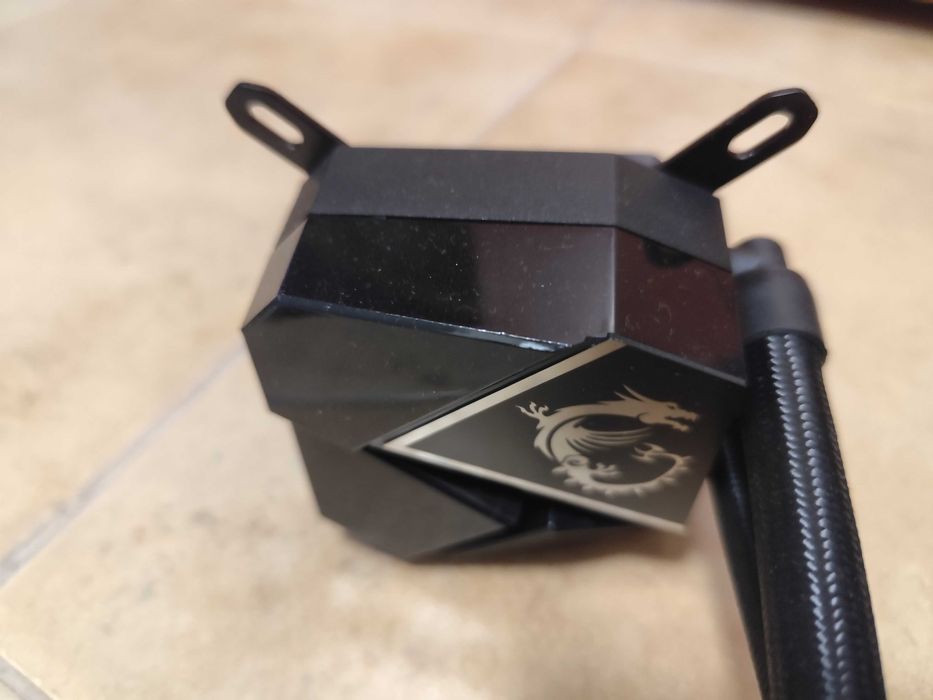 Watercooler MSI MAG CoreLiquid P240 - Kit de Refrigeração Líquida