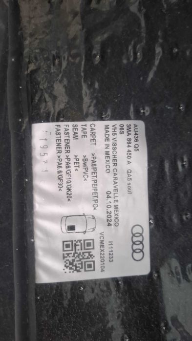 Dywaniki welurowe Audi OEM oryginalne Audi Q5 3gen 2025-, warte 900 PLN