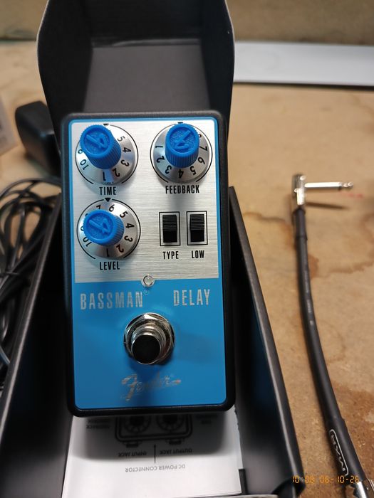 Pedal de delay Fender + extras