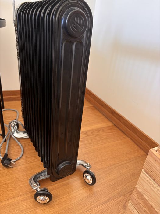 Aquecedor a óleo Leifo 11 elementos 2500W - c/ rodas, preto/creme