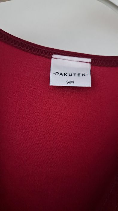 Burgundowa sukienka