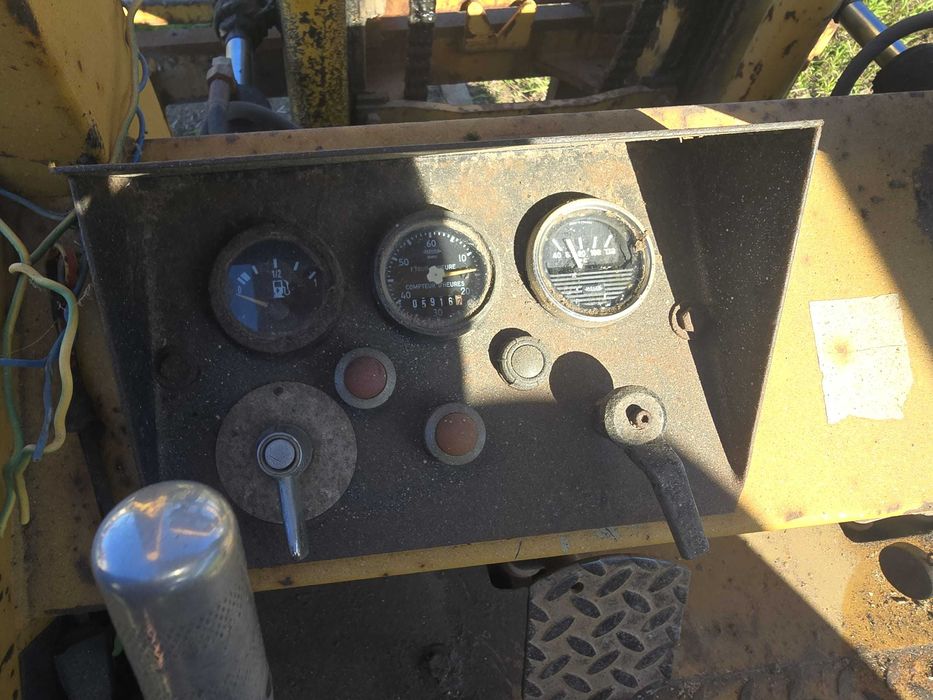 Empilhador Massey ferguson 2 WD - usado