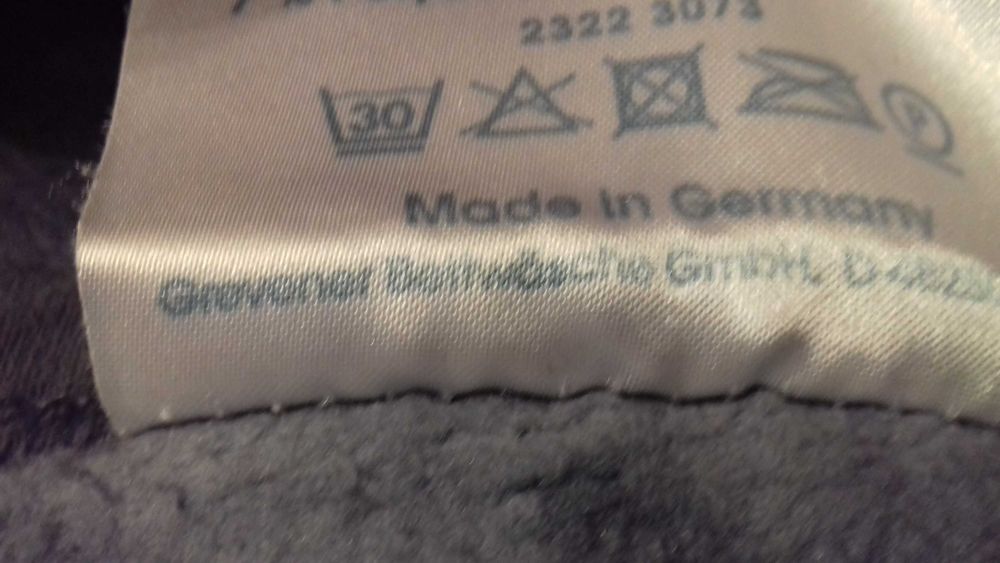 Koc szary z czerwonymi paskami, do sprzedania