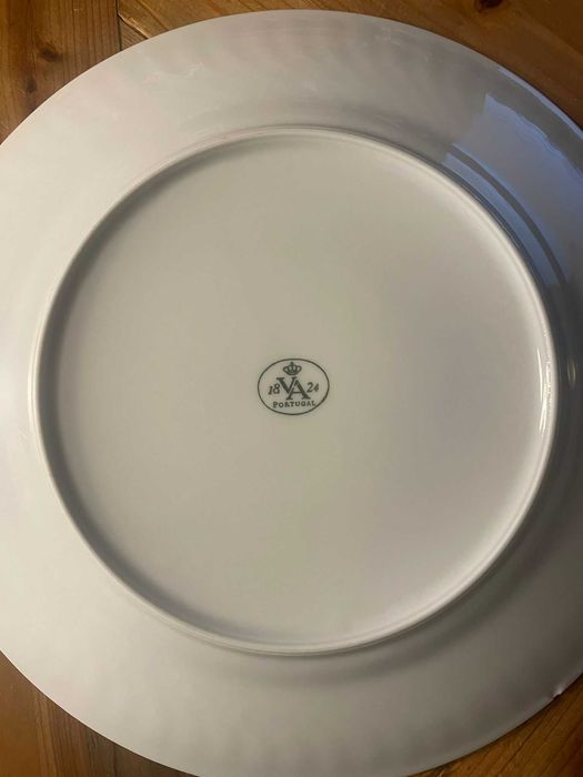 1 Prato raso + 3 pratos sobremesa porcelana branca Vista Alegre Sagres