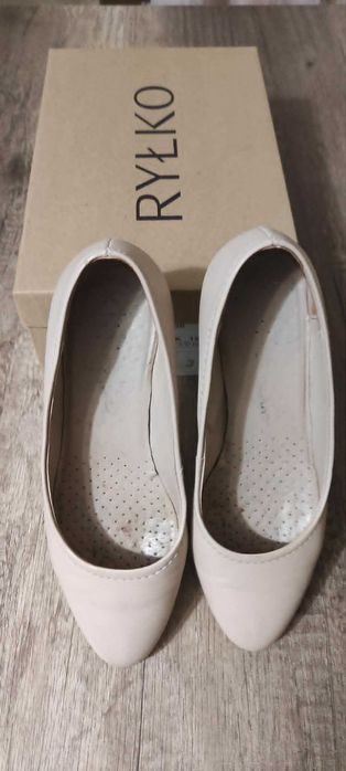 Buty Ryłko roz. 36  -beżowe