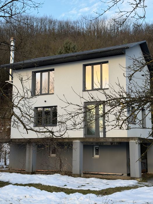 Будинок з ремонтом і меблями