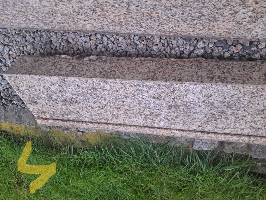 granitowy blat i płyty na ścianę: 8 elementów  z demontażu kuchni