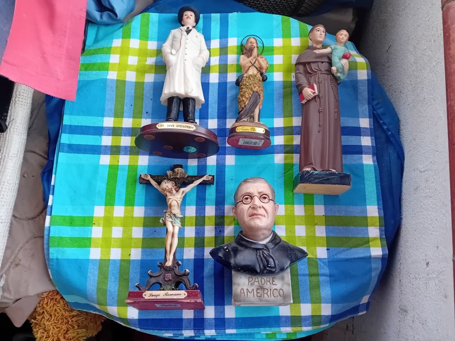 Conjunto de Figuras Religiosas