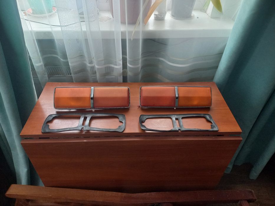 Продам задні ліхтарі Ваз 21011