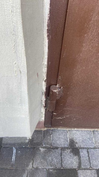 Металеві ворота з товстого металу