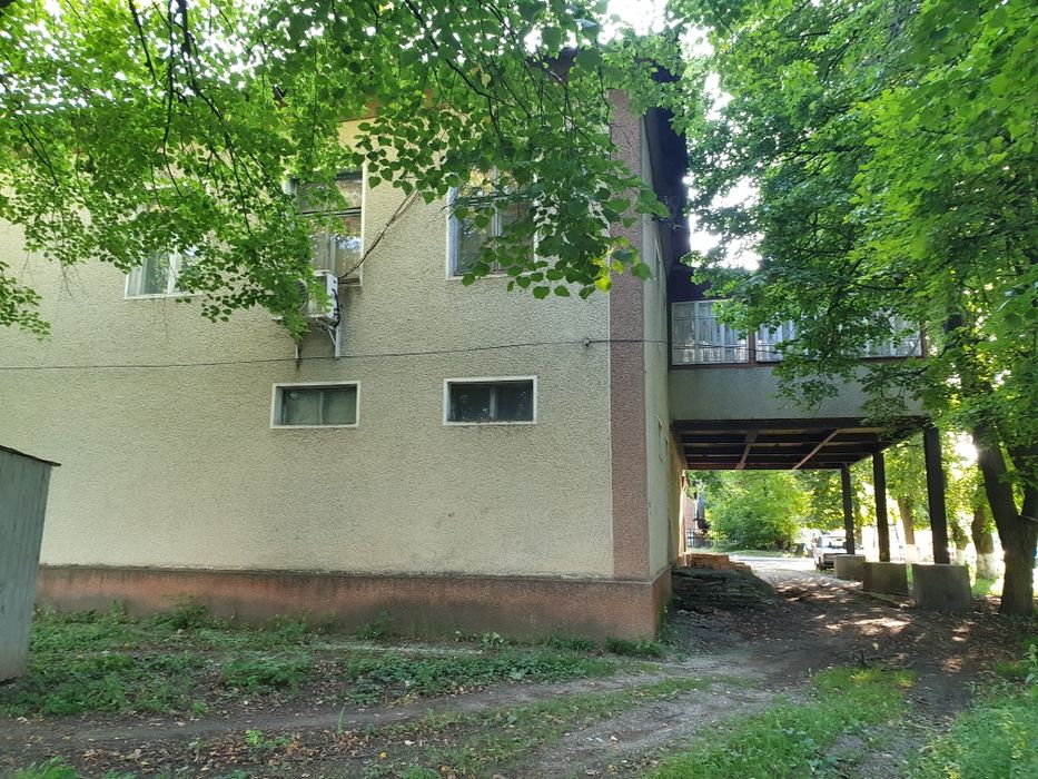 Двоповерхова будівля