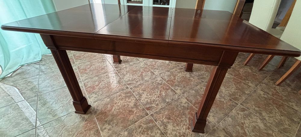 Mesa de jantar em cerejeira maciça